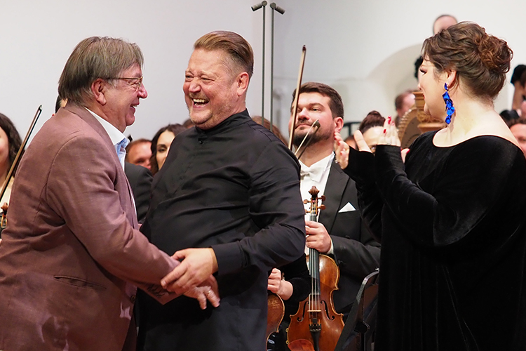 Появление оркестра из столицы РТ на творческом вечере современного композитора Александра Чайковского (на фото слева) на этой неделе было закономерным и ожидаемым