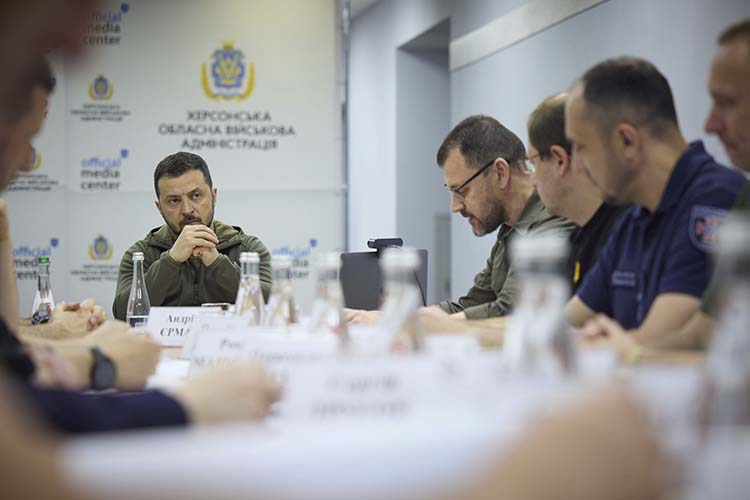 Владимир Зеленский опубликовал фото совещания с военными и назвал его «важной встречей»