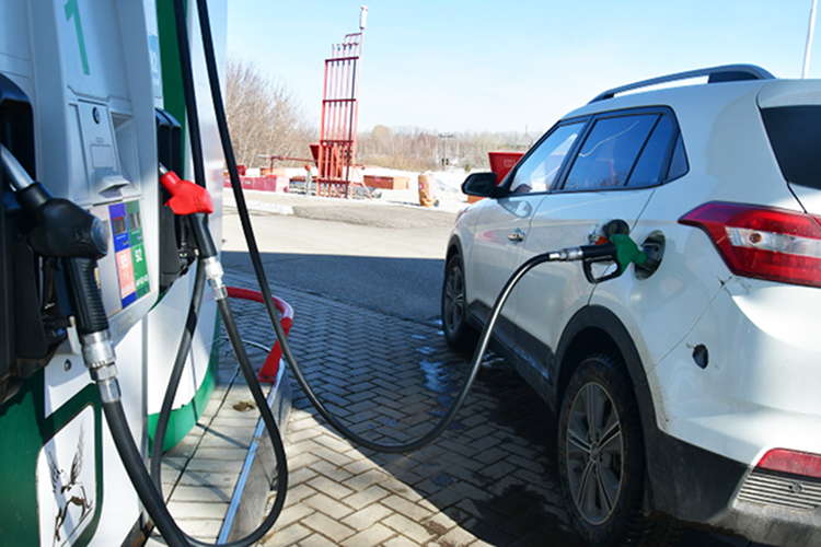 Биржевые цены на бензин марки АИ-95 накануне обновили новый исторический максимум, поднявшись выше 63,6 тыс. рублей за тонну Аи-95 для Европейской части России