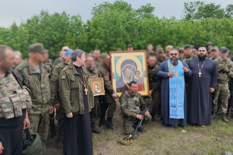 Большая икона Казанской Божией Матери пользуется почитанием среди бойцов СВО