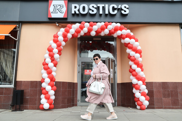 В июне начался масштабный ребрендинг ресторанов KFC. В Татарстане обновятся 9 точек. Первая под новым названием Rostic’s откроется в Челнах