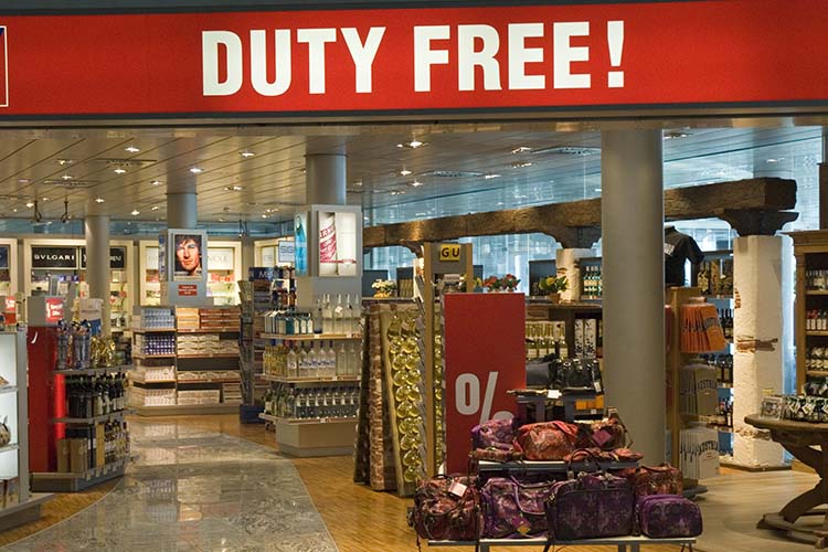 Крупнейший оператор магазинов duty free нарастил в 2022 году доходы в ряде российских аэропортов, несмотря на ограничения полетов за рубеж и сокращение международного пассажиропотока