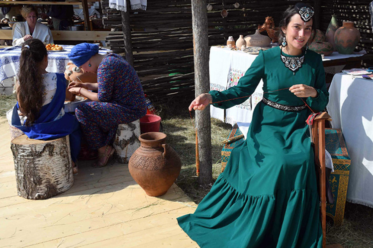 «В год национальных культур и традиций концепция празднования Сабантуя будет посвящена древним обрядам и обычаям татар, единению наших предков с природой»
