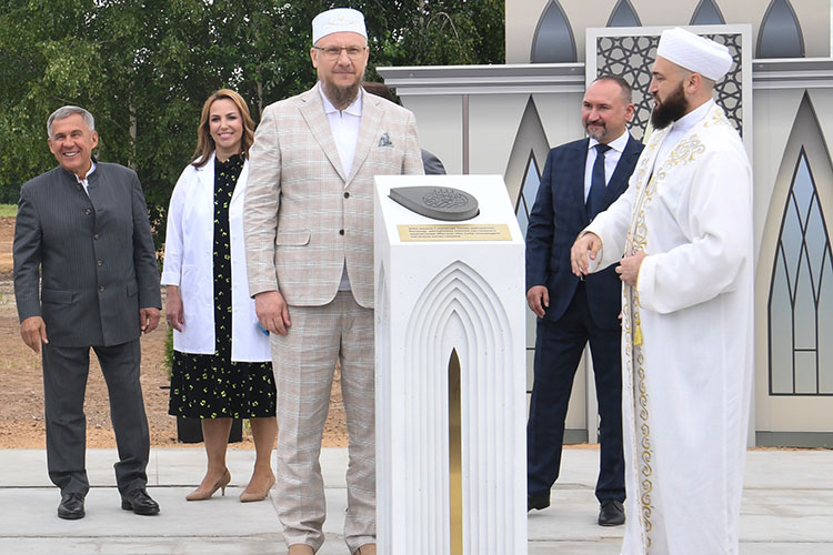 Президент ассоциации мусульман-предпринимателей Айдар Шагимарданов (61-е место) отметился тем, что организация стала спонсором строительства мечети на территории ДРКБ