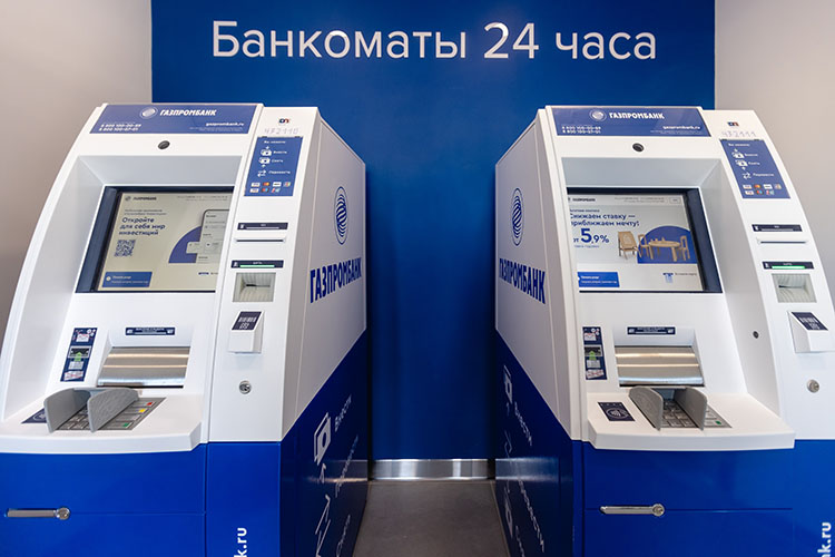 «Функция оплаты и снятия наличных в банкоматах доступна более чем в 150 странах мира. Расплачиваться картой Union Pay можно в путешествиях по миру и зарубежных интернет-магазинах»
