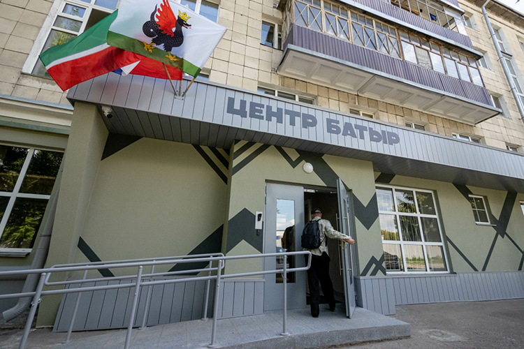 Центр «Батыр» расположился на первом этаже жилого дома по ул. Воровского — прямо в помещениях бывшей социальной столовой «Бэхэтле»