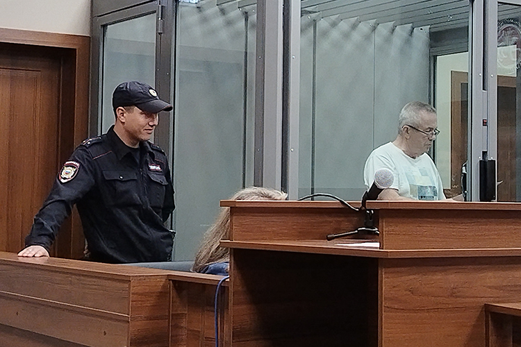 На минувшем заседании Хабибуллин пытался заявить отвод судье Сергею Аптулину, который рассматривает это дело. Сослался на некорректные замечания, долгий срок содержания под стражей, запреты свиданий с женой