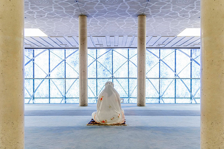 «Пенцберг получил жемчужину общенационального значения», — пишут о мечети жители города. Особенное очарование прихожане и туристы видят в игре света, которые проникают в молельные залы сквозь витражную стену
