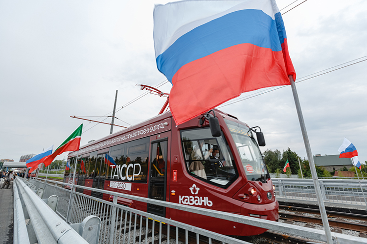 Закольцевать 5 маршрут трамвая и Большое Казанское кольцо получилось только в 2020 году благодаря строительству магистрали 100-летия ТАССР за 5 млрд рублей