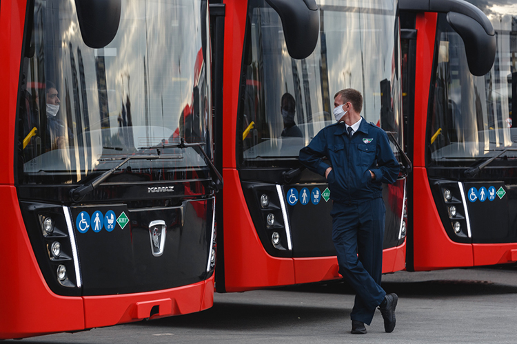 В течение 2012–2013 года перевозчики Казани заменили 700 из 1,1 тыс. автобусов. На смену пришли низкопольные МАЗы и НЕФАЗы большой вместимости