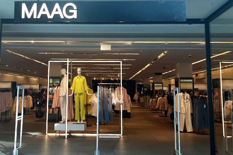 Первые магазины-аналоги под названиями MAAG, DUB, ECRU, VILET стали открываться в конце апреля, и их возвращение уже сказалось на трафике в ТЦ