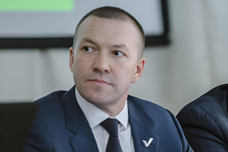 Ринат Фазылов: «Я считаю, что патриотические настроения на подъеме. Все-таки вот таких, как говорит Юрий Андреевич, «ждунов» становится меньше, или тех, кто хочет отсидеться, отмолчаться. Многие уже понимают, что сейчас не получится этого сделать, и надо принять какую-то позицию»