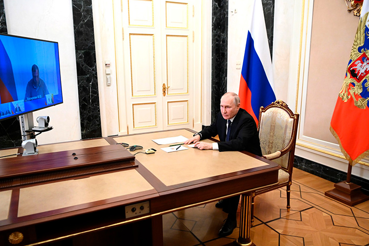 Накануне вечером президент РФ Владимир Путин провел совещание по ситуации с Крымским мостом