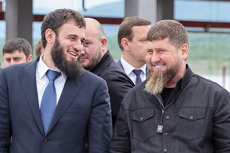 Гендиректором компании «Данон Россия» стал зампредседателя правительства Чечни — министр сельского хозяйства республики Якуб Закриев (на фото слева)