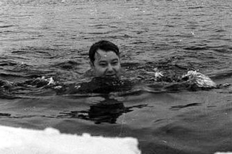 В 1960 году  заплыв на 25 километров по озеру Долгому Искандер Файзуллин посвятил юбилею Норильского комбината