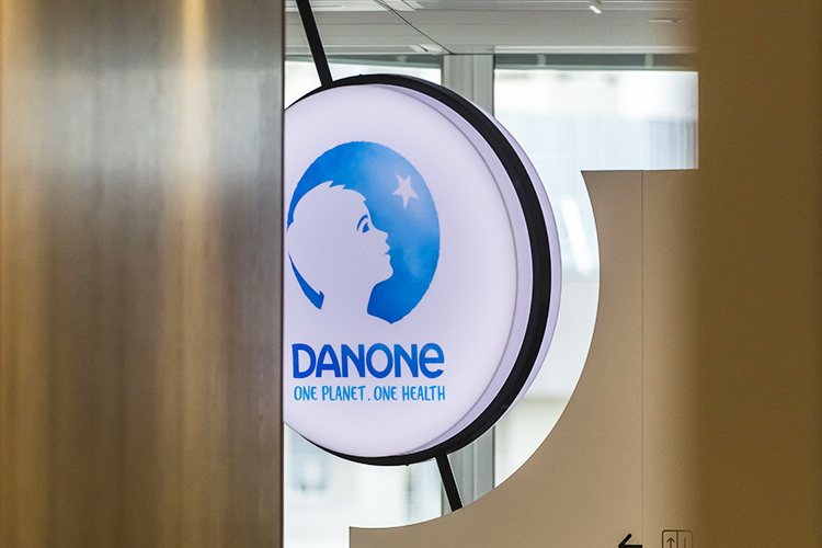 Крупнейший участник рынка молочной продукции Danone на неделе объявил о передаче своего бизнеса в России другим лицам