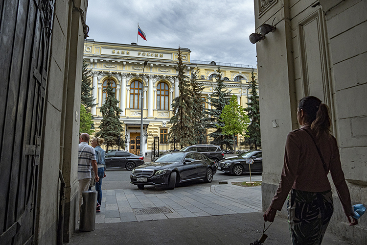 Совет директоров Банка России прервал паузу и повысил на сегодняшнем заседании ключевую ставку сразу на 100 б. п. — с 7,5% до 8,5% годовых