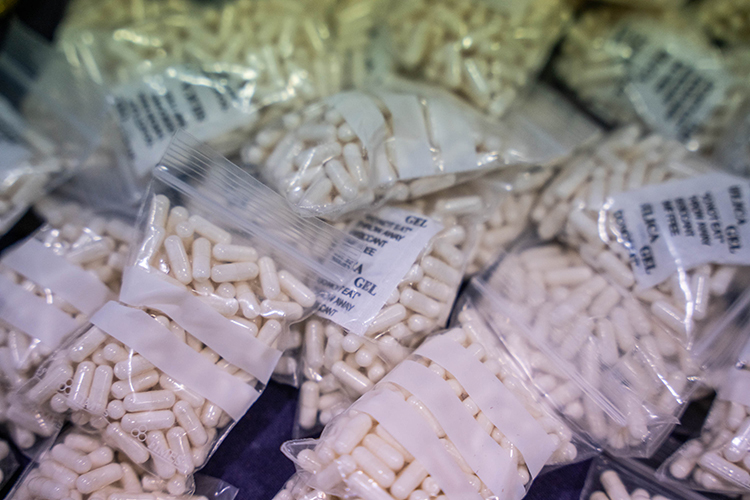 Сотрудники ФСБ ликвидировали подпольную лабораторию по производству синтетических наркотиков