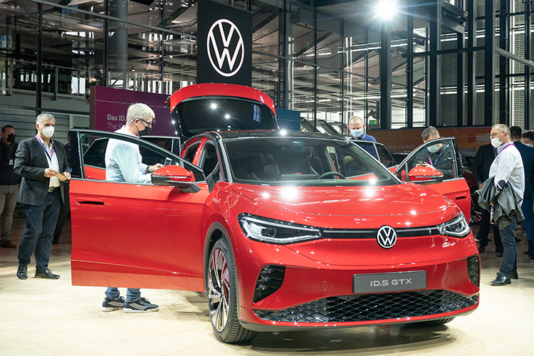 Немецкий автоконцерн Volkswagen подтвердил стоимость сделки по продаже своего российского бизнеса компании «Арт-Финанс» в размере 125 млн евро