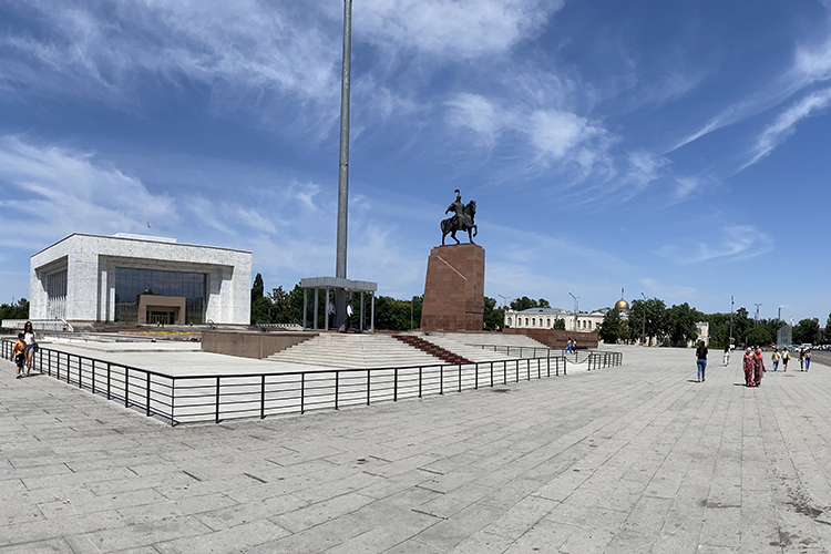 Площадь Ала-Тоо — центральная площадь Бишкека,столицы Киргизии