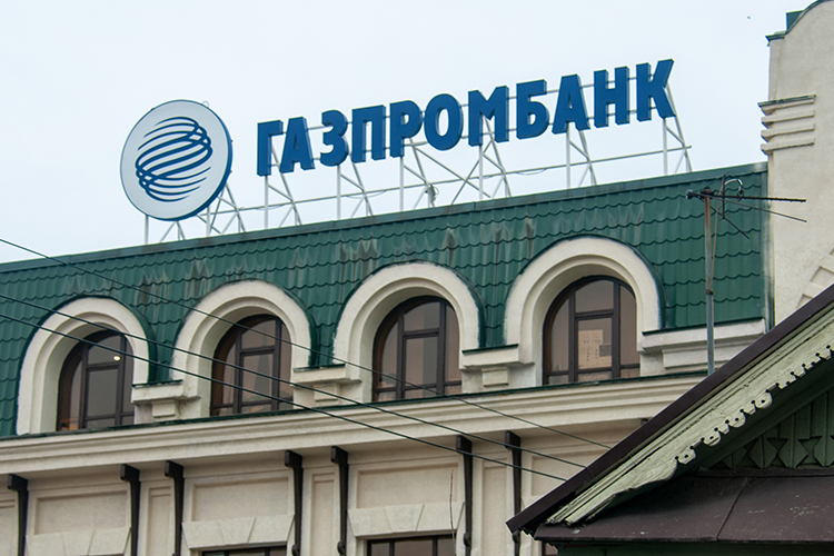 Руководителя отдела частного обслуживания казанского филиала «Газпромбанка» подозревают в краже 63 млн рублей со счетов нескольких премиальных клиентов банка