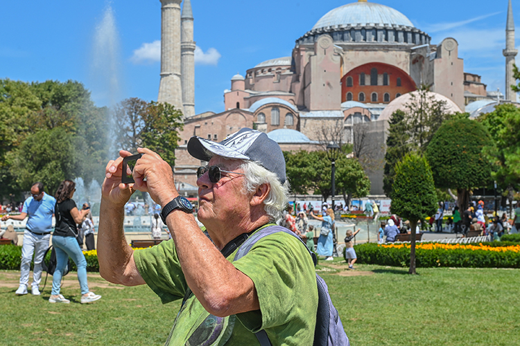 В числе самых популярных стран у россиян за это лето — Турция, которую посетили 2,5 млн человек