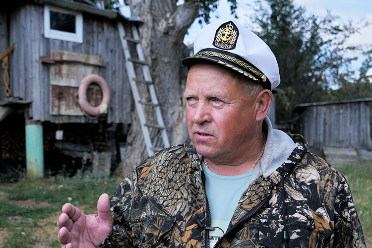 Владимир Гагаркин 30 лет ловит рыбу. Он начинал вместе с Карагановым, позже возглавил рыболовецкую бригаду