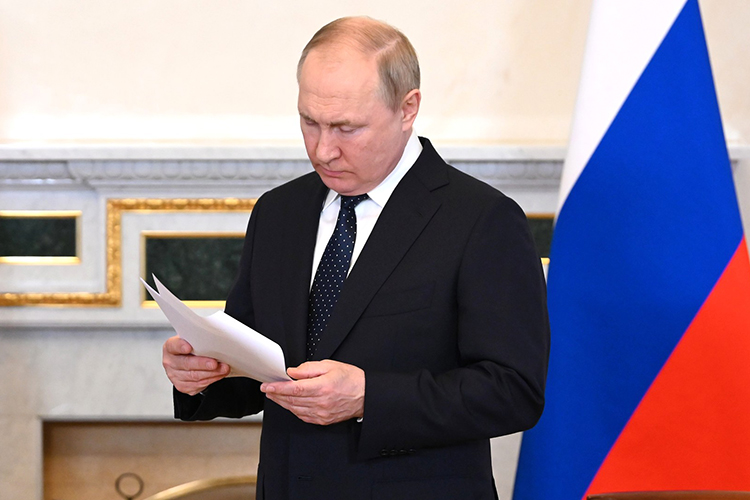 Президент России Владимир Путин внес в Госдуму законопроект, согласно которому Москва больше не будет информировать Совет Европы о введении в России военного или чрезвычайного положения