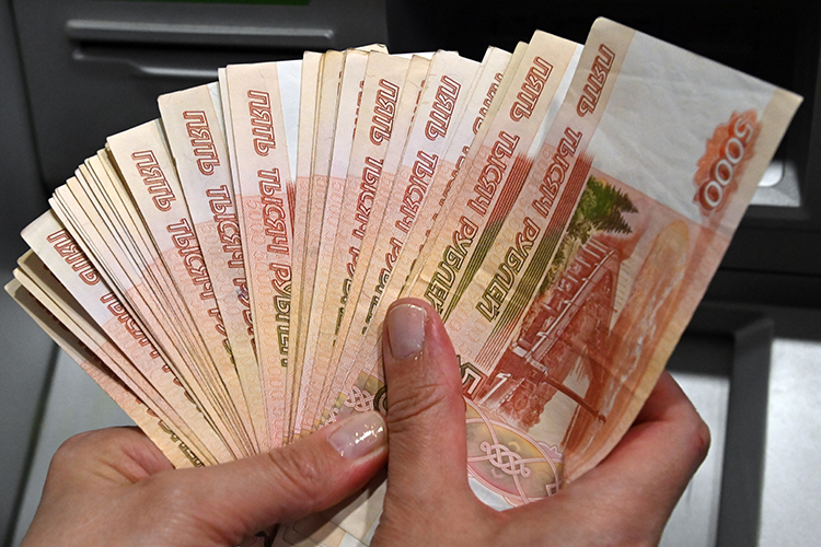 При обыске «экономические» полицейские из УБЭП у Хисамутдиновой дома изъяли 17,5 млн рублей наличкой