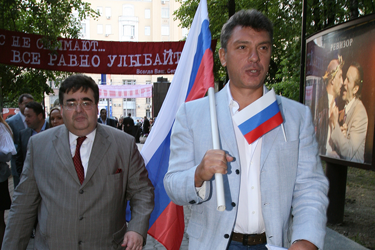 «Что до Бориса Немцова, то он был, скорее, такой солнечный раздолбай, который вполне был способен кому-то помочь, но на системно устойчивое сотрудничество не был способен просто органически — для этого он был слишком легким и поверхностным человеком»