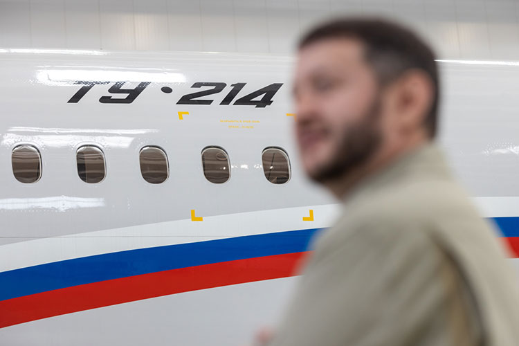 Два Ту-214, до сего дня строившихся для авиакомпании «ЮВТ Аэро», передадут другому заказчику, сообщили несколько источников «БИЗНЕС Online» в авиапроме