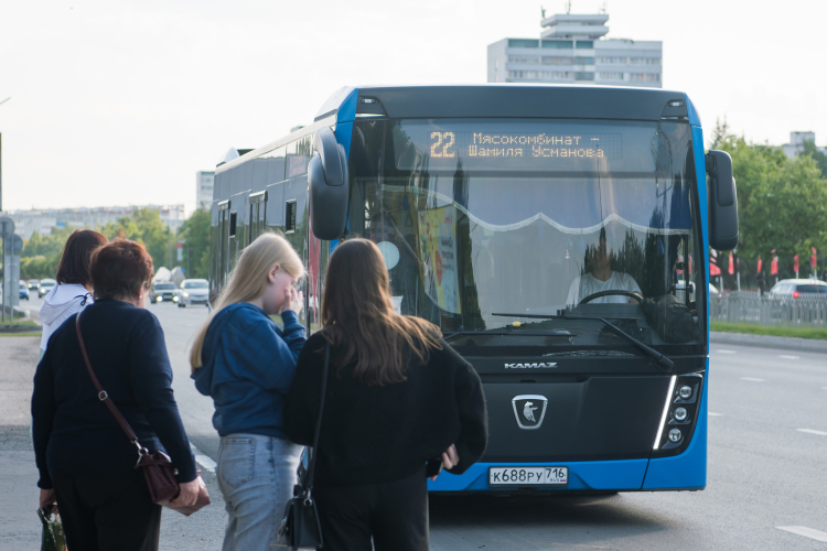Вместе с Москвой регионам до 2030 года нужно закупить 57 тыс. автобусов (цифра отличалась от той, что была у Цыденова), более 5 тыс. троллейбусов и около 4 тыс. трамваев