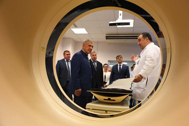 Минниханову показали научно-клинический центр медицинской радиологии и онкологии ФМБА России и Центр ядерной медицины в Димитровграде