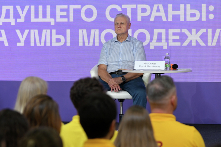 Сергей Миронов проинформировал, что в грядущих выборах от имени их фракции будут участвовать порядка 7 тысяч человек, из которых 827 моложе 35 лет
