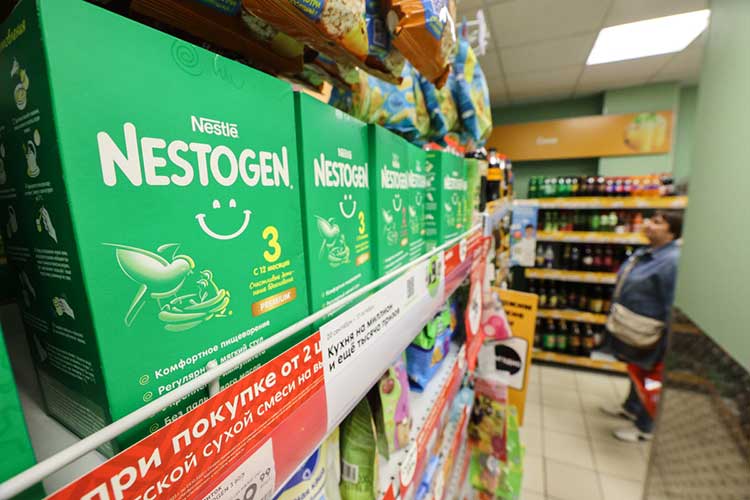 Nestle с сентября на 9% повысит цены на детское питание, включая заменители грудного молока, готовые завтраки и растворимые напитки из какао, пишет «Коммерсантъ» со ссылкой на письма, направленные ритейлерам