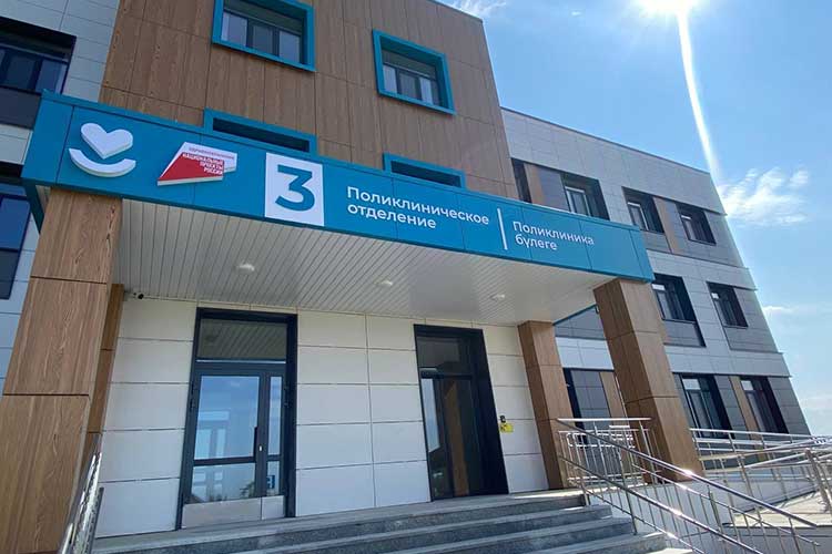 В пятницу президент РТ Рустам Минниханов откроет многопрофильную поликлинику в селе Осиново, а в поселке Васильево — модульный спортивный зал и обновленный парк «Леском»