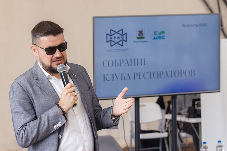 Бизнес-омбудсмен Казани Михаил Кузнецов рассказал, что за лето так и не удалось решить вопрос с зонами фуд-траков в городе