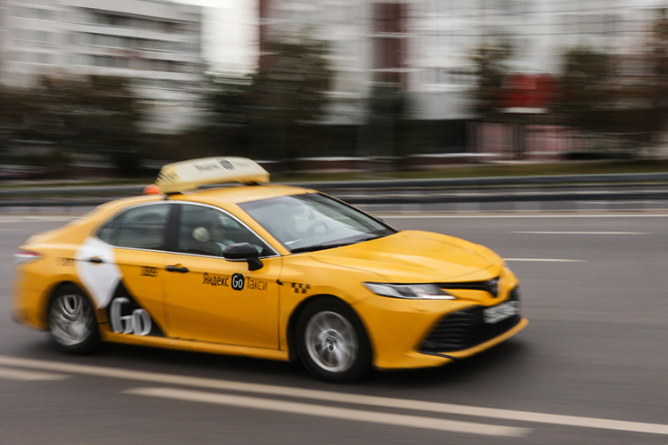 Не дожидаясь начала осени, «Яндекс. Такси» начал следить и за режимом труда и отдыха водителей