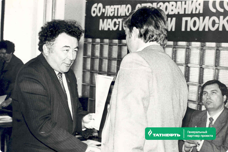 С 1949 года трудовая биография Аклима Касымовича неразрывно связана с нефтяной и газовой промышленностью республики и страны, где он прошел путь от оператора до генерального директора ПО «Татнефть»