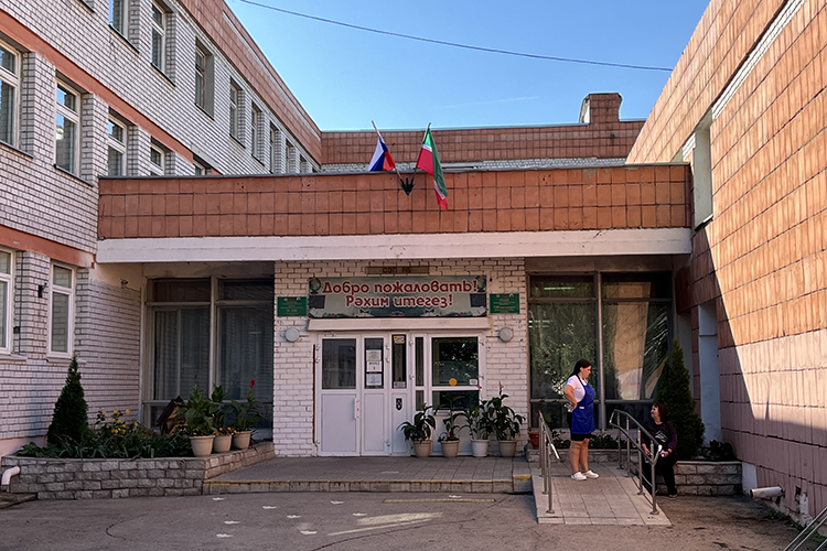 Больше всего школьников, стоящих на учете в ПДН, числится в школе № 156. Она была открыта в Советском районе в 1994 году