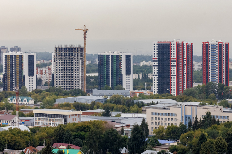 К 2022 году в Казани было 35,2 млн кв. метров жилья. Первая очередь генплана до 2030 года предусматривает почти 44 млн «квадратов», а к 2040 году прогнозируется 53,6 млн кв. метров (из них 9,4 млн ИЖС)