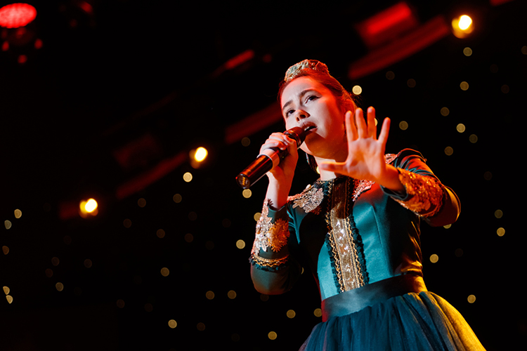 Сегодня 22-летняя Саида Мухаметзянова — это не просто юная звездочка, умиляющая своими вокальными данными. Она становится настоящим символом татарскости на нынешней эстрадной сцены