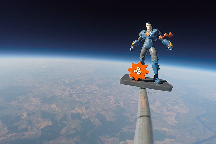 Вместе с вычислительной аппаратурой в космос отправился и маскот компании — супергерой Interlogic