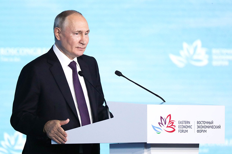 В ходе пленарной сессии Восточного экономического форума (ВЭФ) президент России Владимир Путин прокомментировал в том числе события вокруг спецоперации на Украине