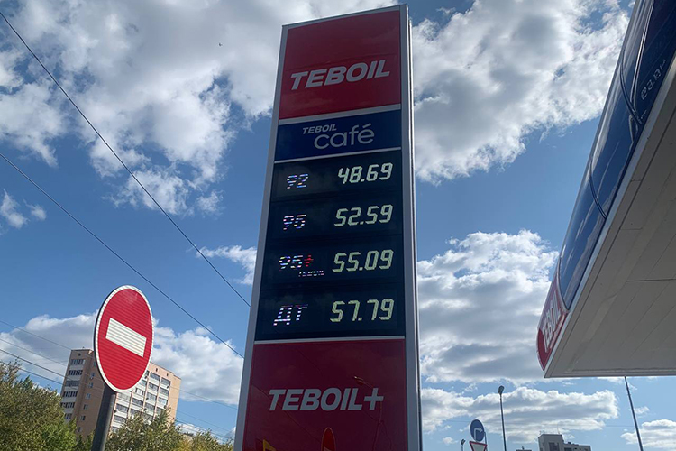 На заправке Teboil на проспекте Ибрагимова, 48А дизтопливо еще можно купить по щадящей цене в 57,79 рубля за литр