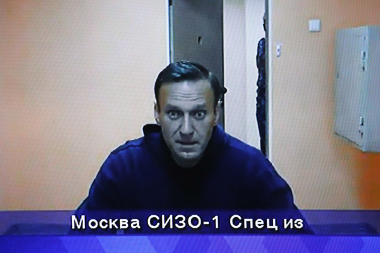 «В многосторонний обмен заключенными между Западом и Россией могут включить Навального**. Главный вопрос — пойдет ли на это Путин?» — написал канал «Становая тяга»