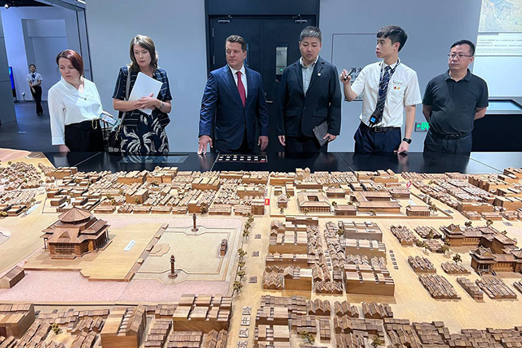 Мэр Казани Ильсур Метшин побывал с визитом в столице провинции Гуандун 22-миллионном городе Гуанчжоу