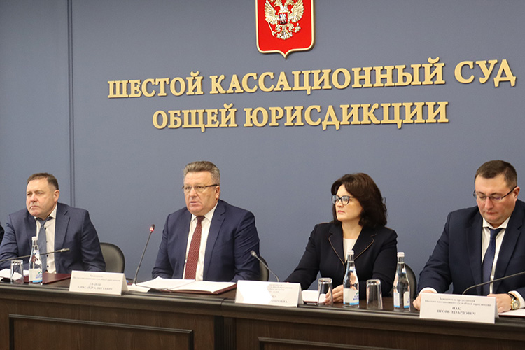 Главное политическое событие недели — самоотвод кандидата в председатели Верховного суда Татарстана Радика Габдуллина (на фото слева)