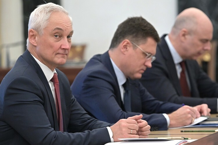Вице-премьер РФ Андрей Белоусов (слева) разрабатывает нацпроект по БПЛА