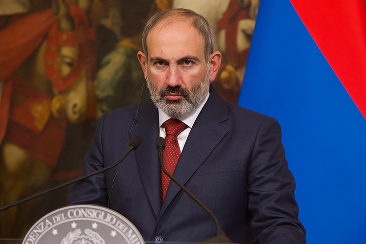 Премьер-министр Армении Никол Пашинян собрал экстренное совещание совбеза Армении, а МИД Армении пожаловался, что Москва не предупредила о начале боевых действий